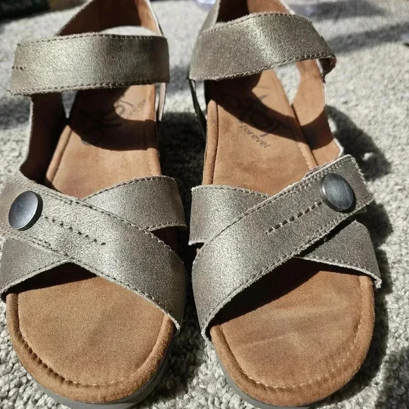 OTBT Sandey Leather Wedge Metallic Sandals 7.5 - Picture 10 of 15